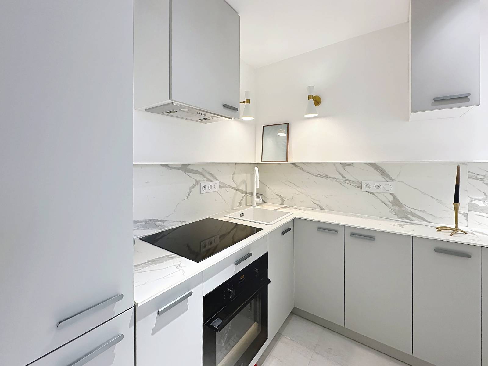 MAISON CONTEMPORAINE A CANNES A PIECES AVEC VUE MER