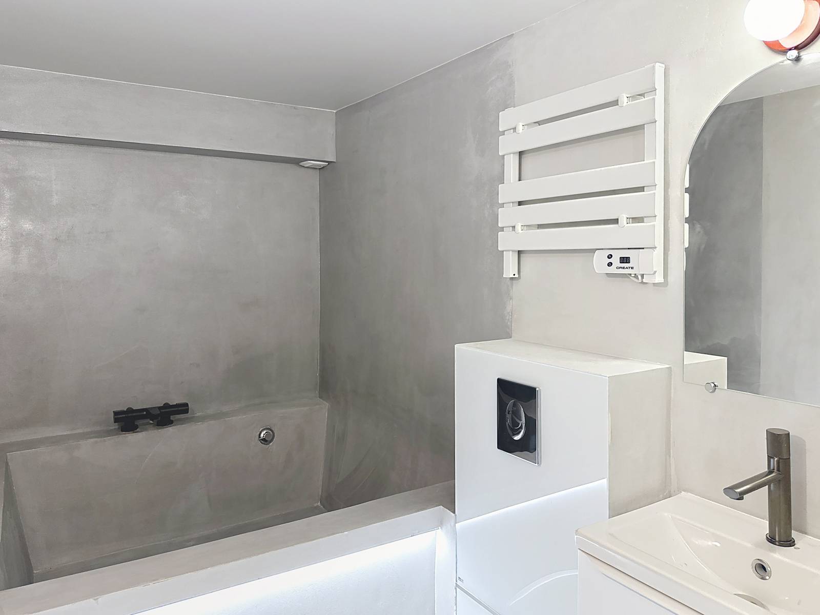 MAISON CONTEMPORAINE A CANNES A PIECES AVEC VUE MER