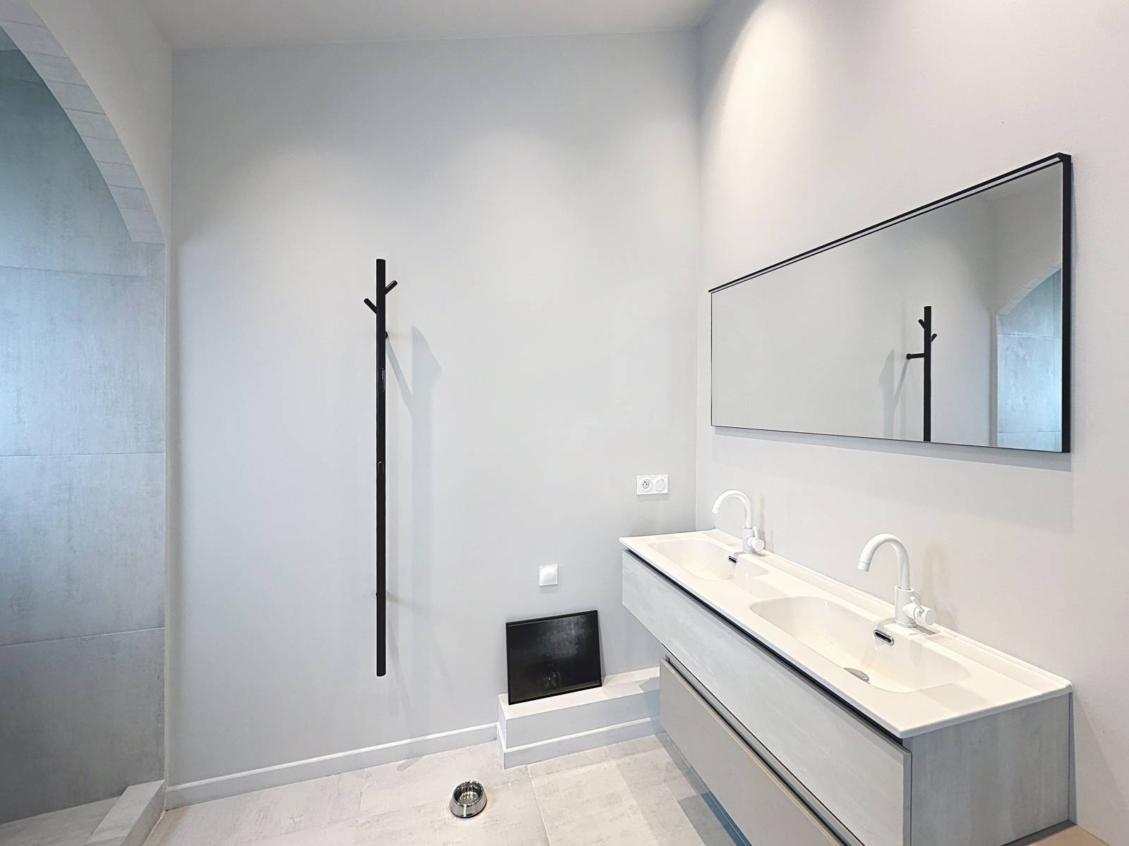 MAISON CONTEMPORAINE A CANNES A PIECES AVEC VUE MER