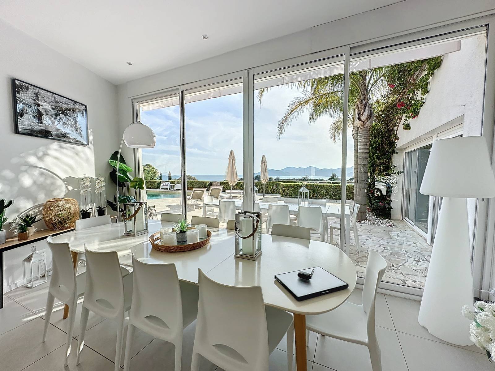 LOCATION SAISONNNIERE VILLA 5 CHAMBRES EN SUITE A CANNES