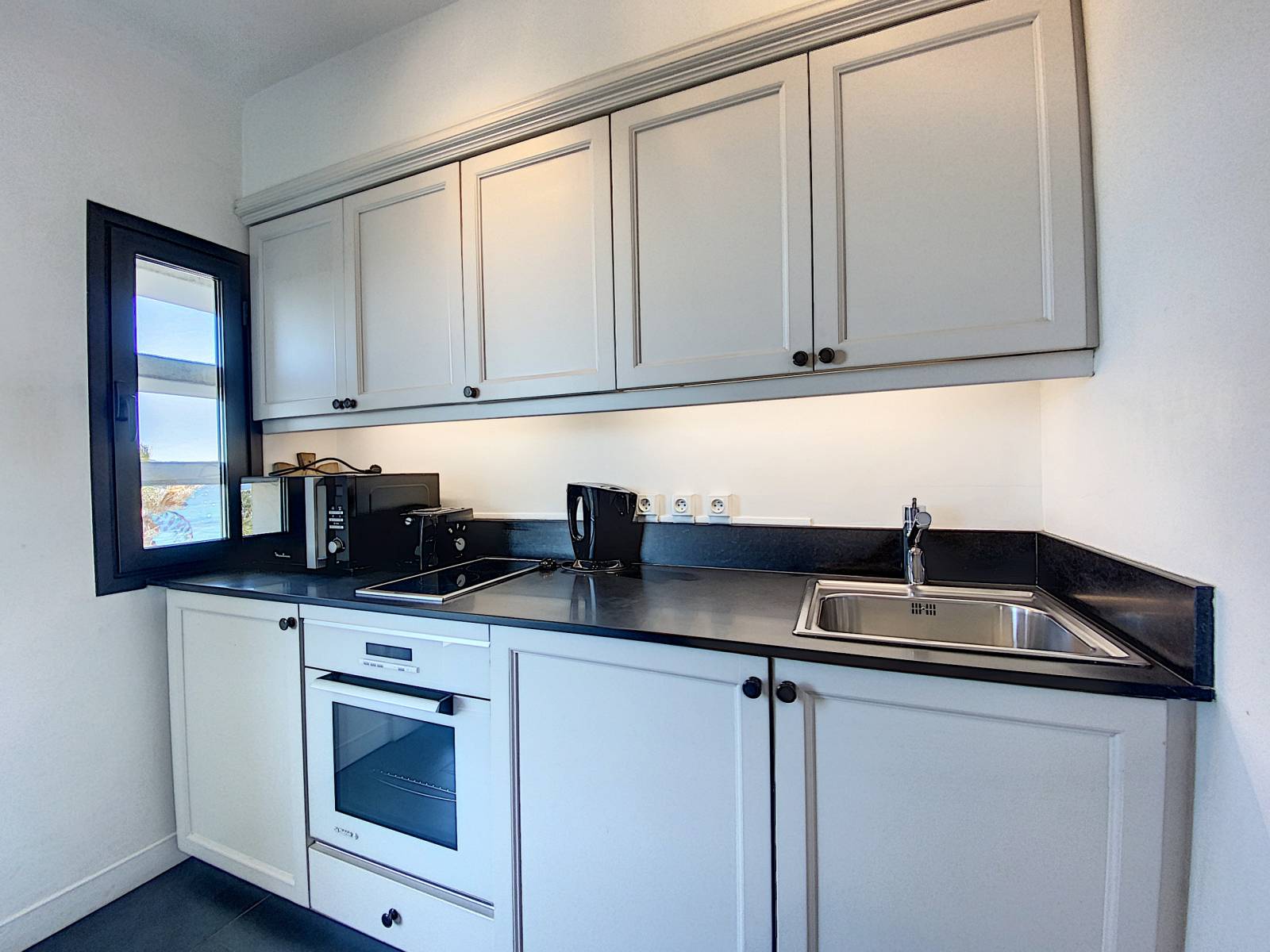 2P CANNES CROISETTE TERRASSE VUE MER