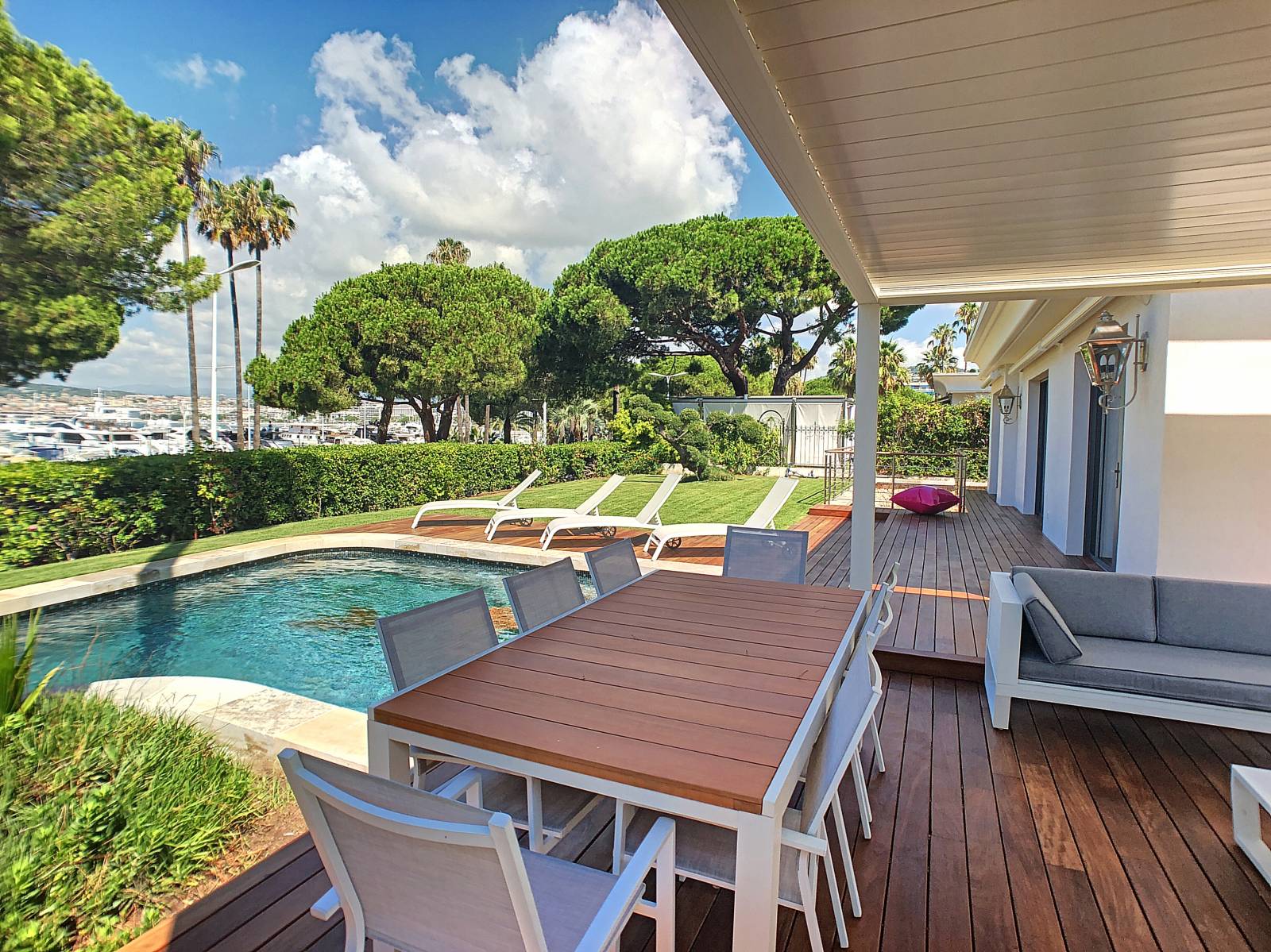 LOCATION SAISONNIERE VILLA 5 CHAMBRES EN SUITE CANNES CROISETTE