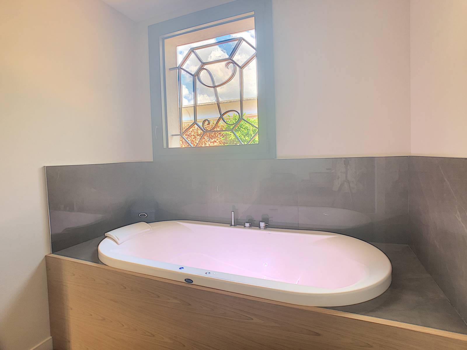 LOCATION SAISONNIERE VILLA 5 CHAMBRES EN SUITE CANNES CROISETTE