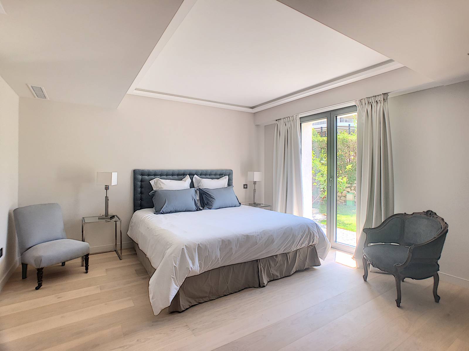 LOCATION SAISONNIERE VILLA 5 CHAMBRES EN SUITE CANNES CROISETTE