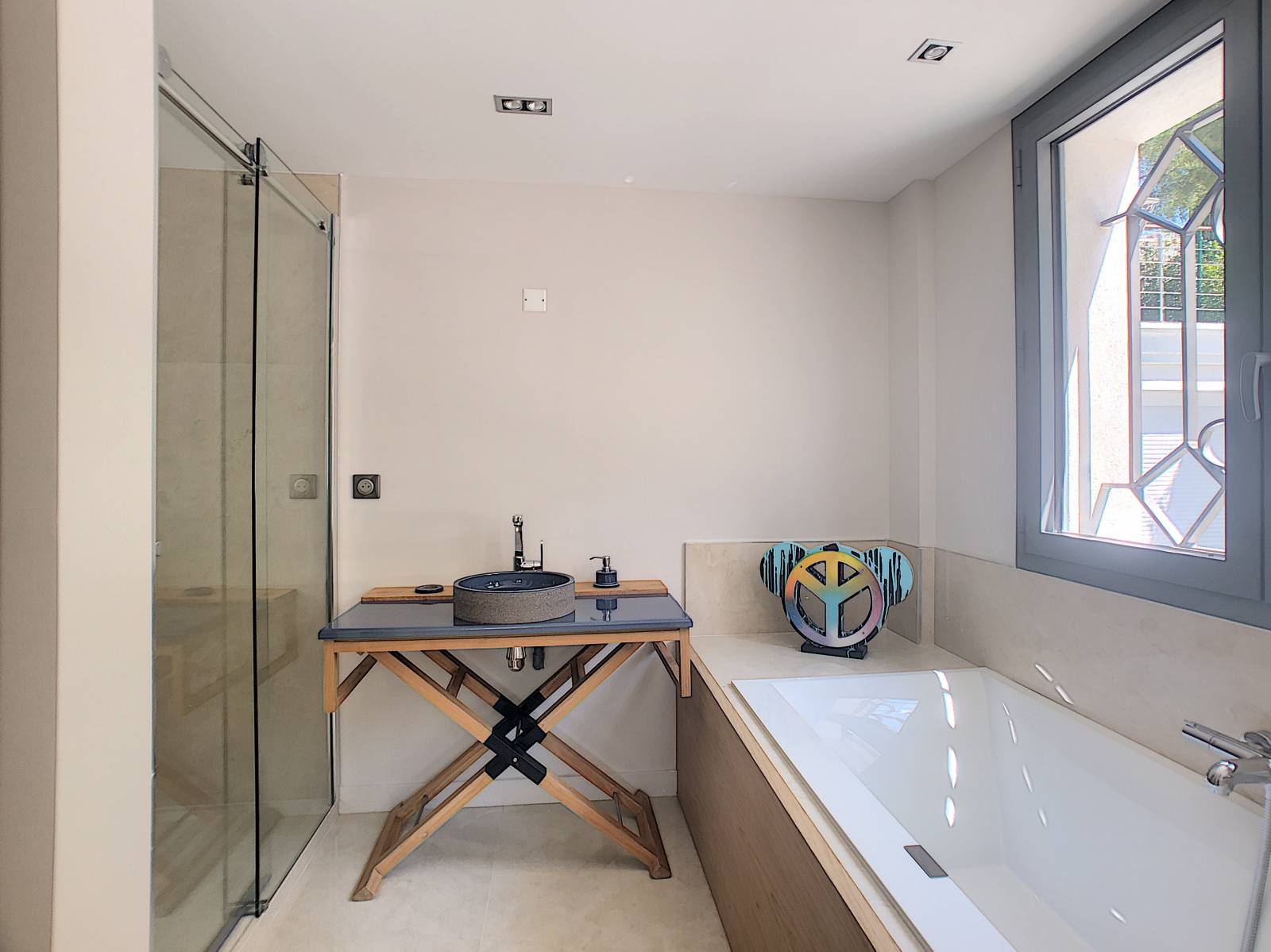 LOCATION SAISONNIERE VILLA 5 CHAMBRES EN SUITE CANNES CROISETTE