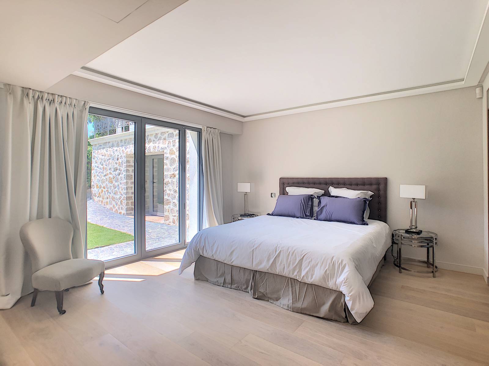 LOCATION SAISONNIERE VILLA 5 CHAMBRES EN SUITE CANNES CROISETTE