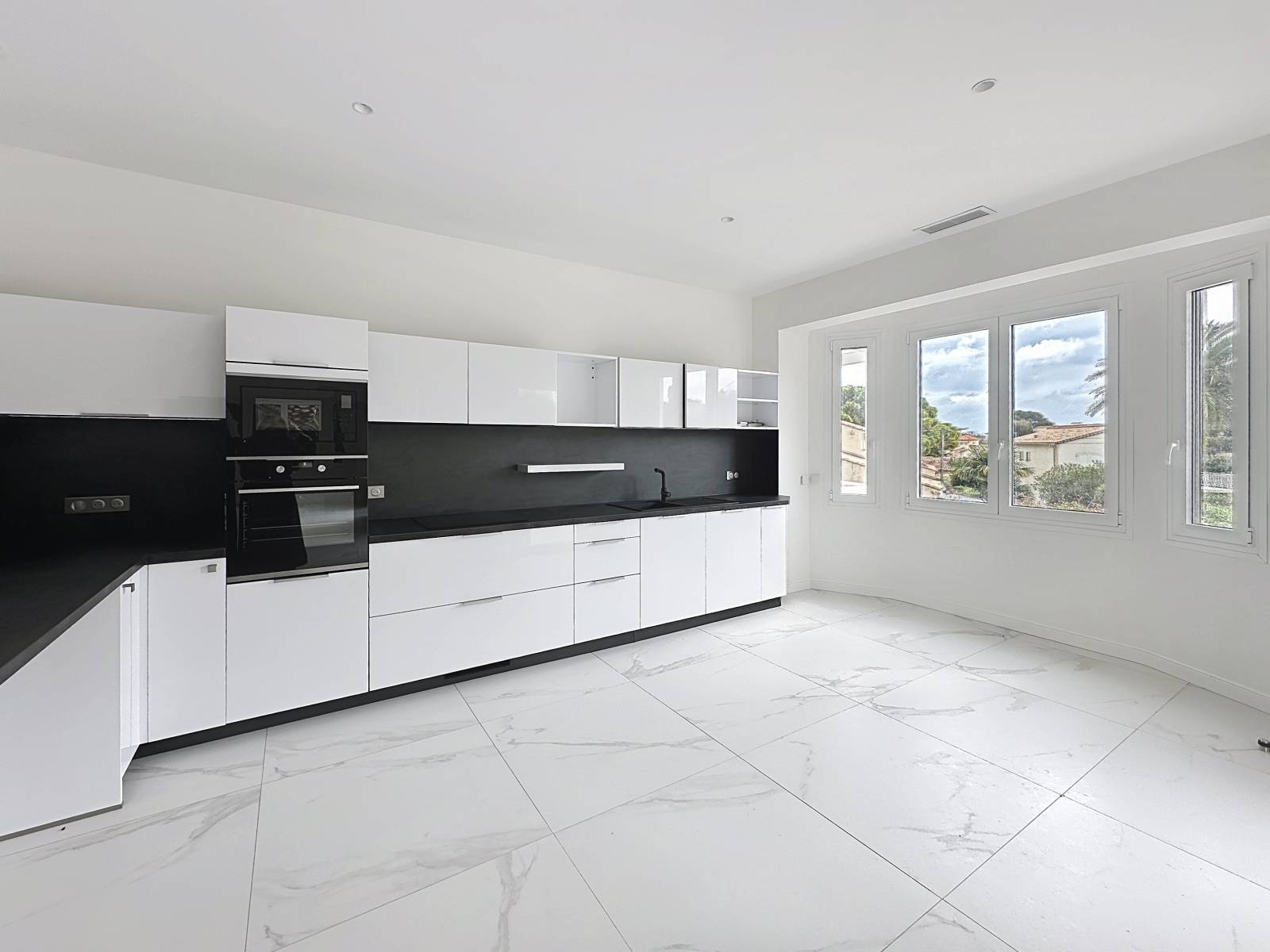 ANTIBES MAGNIFIQUE VILLA 10 PIECES