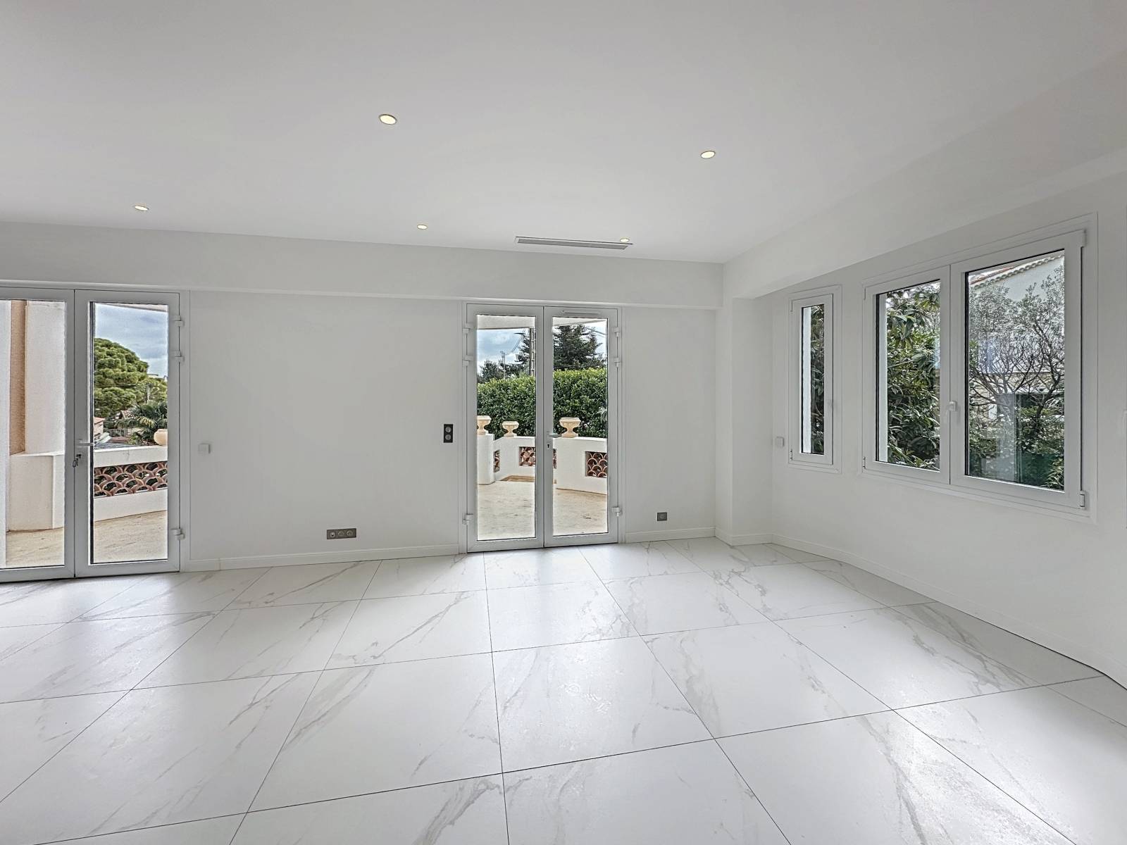 ANTIBES MAGNIFIQUE VILLA 10 PIECES