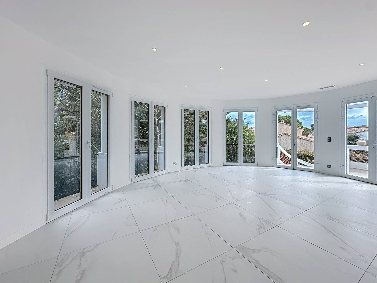 ANTIBES MAGNIFIQUE VILLA 10 PIECES