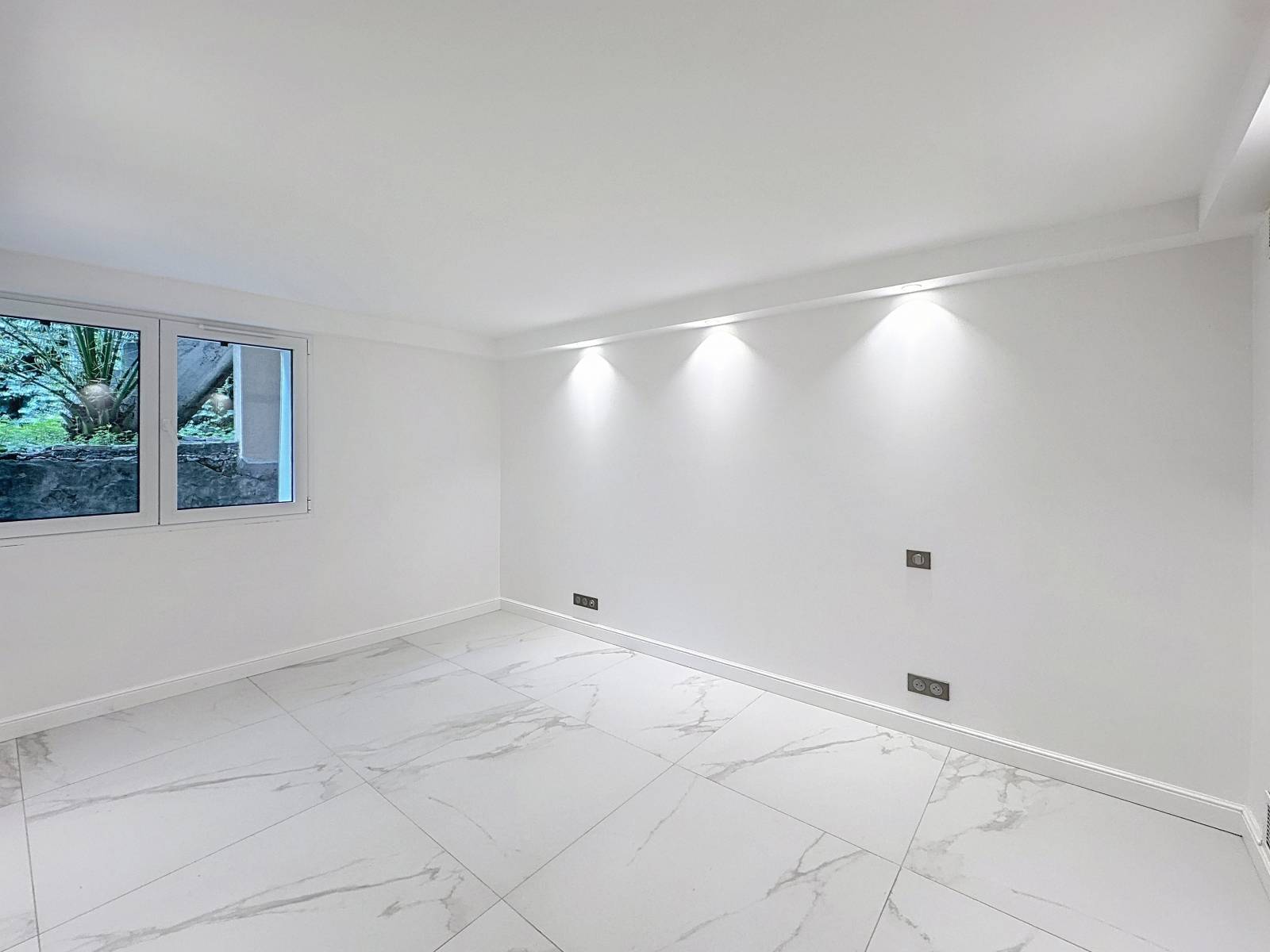 ANTIBES MAGNIFIQUE VILLA 10 PIECES