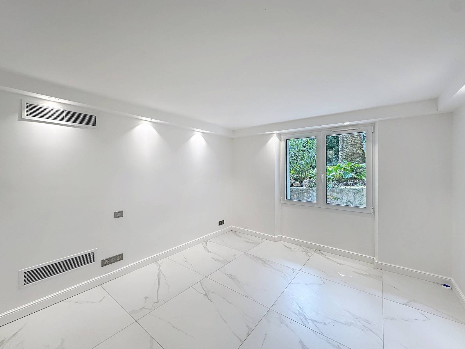 ANTIBES MAGNIFIQUE VILLA 10 PIECES