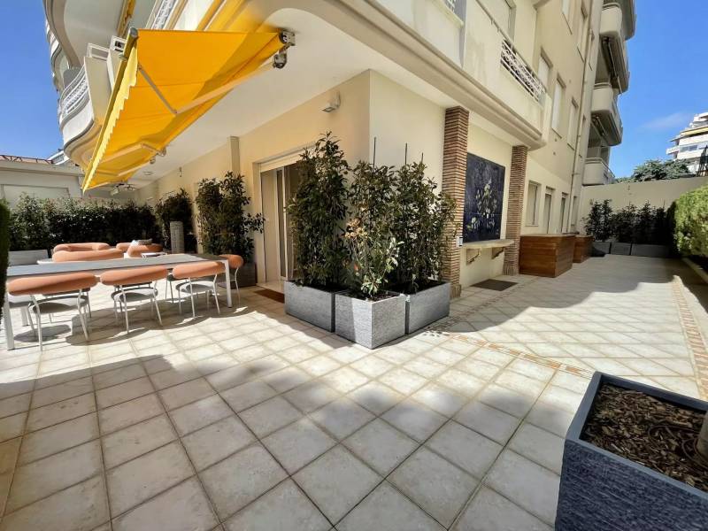 Terrasse d'angle sur La Croisette