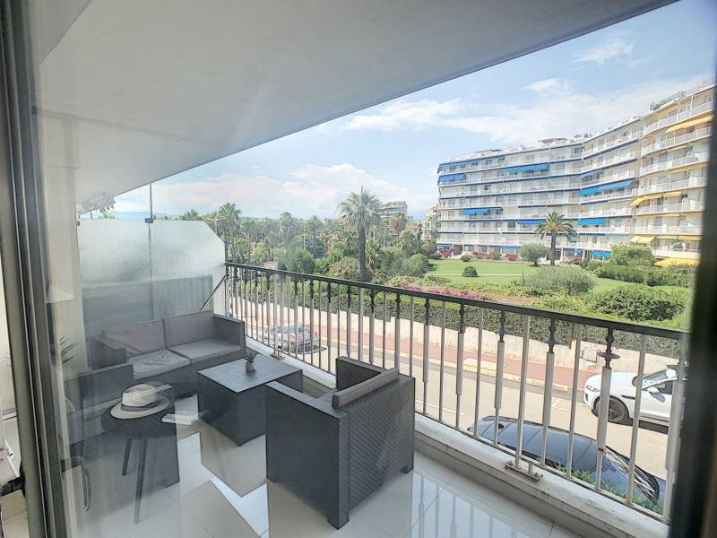 STUDIO CANNES PALM BEACH TERRASSE VUE MER