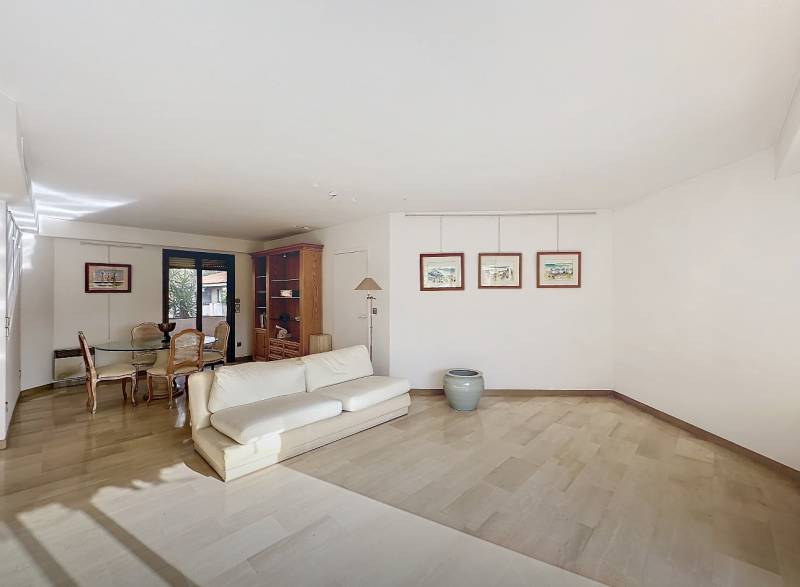 À vendre : superbe appartement 3 pièces de 82 m² en dernier étage avec grandes terrasses à Cannes Banane