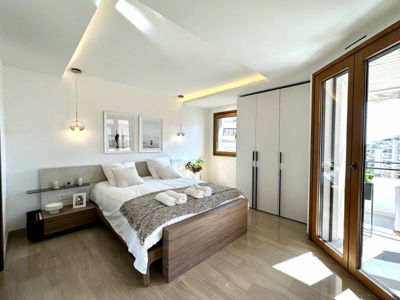 Chambre master très lumineuse et spacieuse