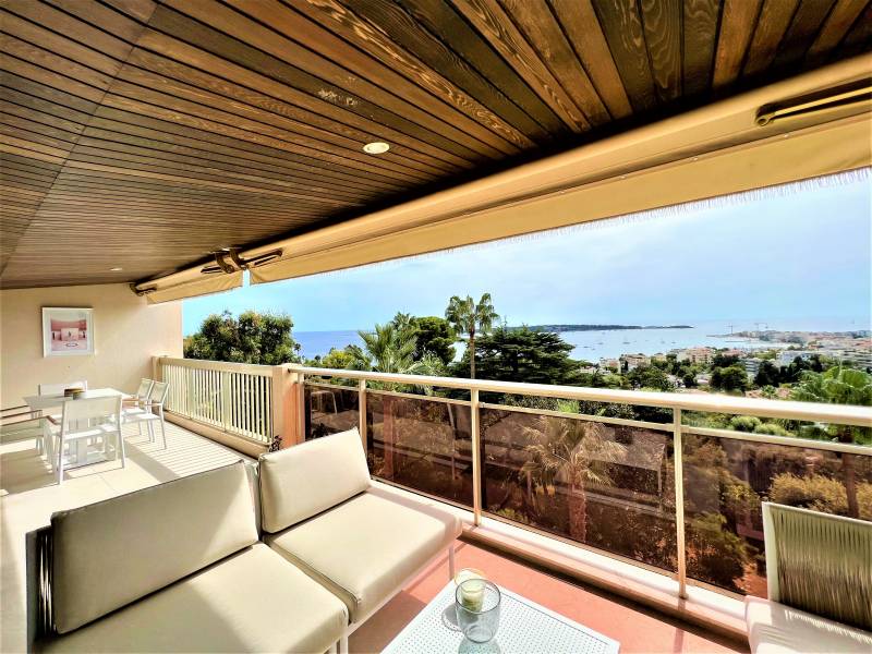 Terrasse vue mer panoramique Cannes