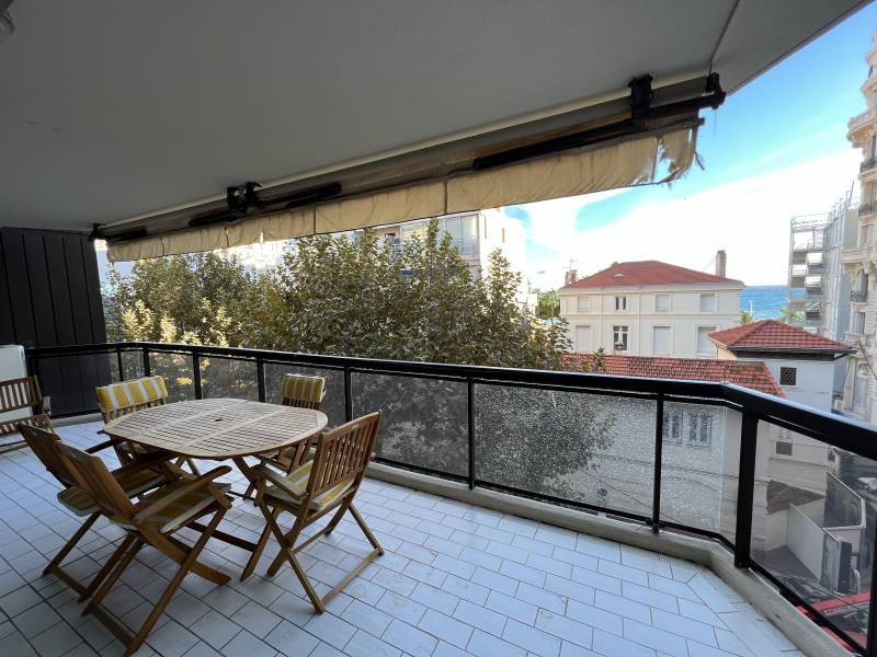 Belle terrasse calme vue mer et Croisette Cannes