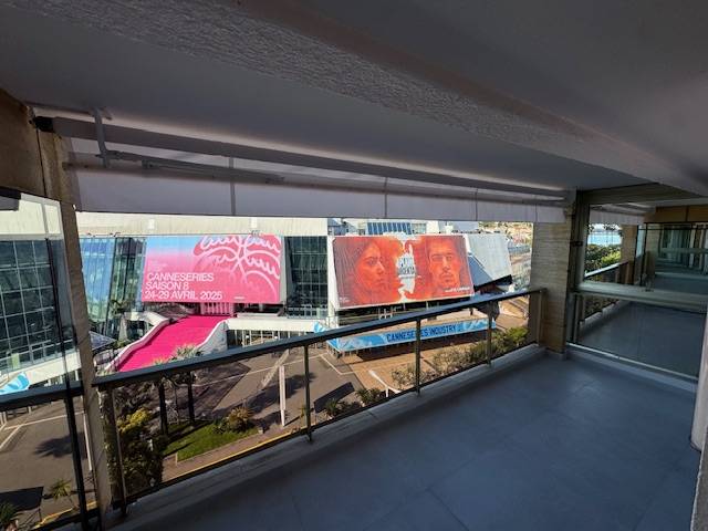 CANNES CROISETTE 2P 6EME ETAGE FACE MER ET PALAIS