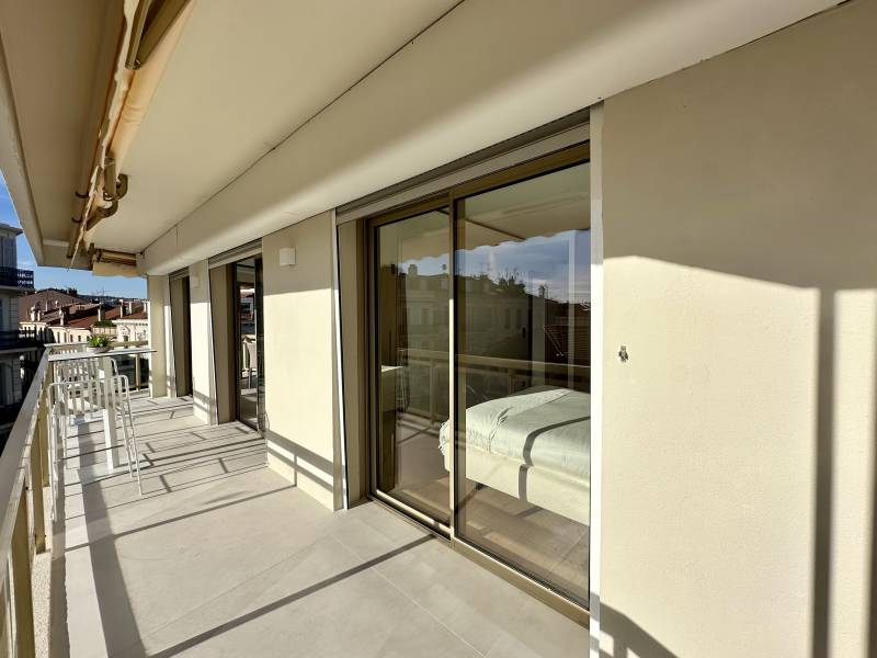 À vendre appartement 3 pièces avec terrasse, garage et cave dans le quartier de la Banane à Cannes