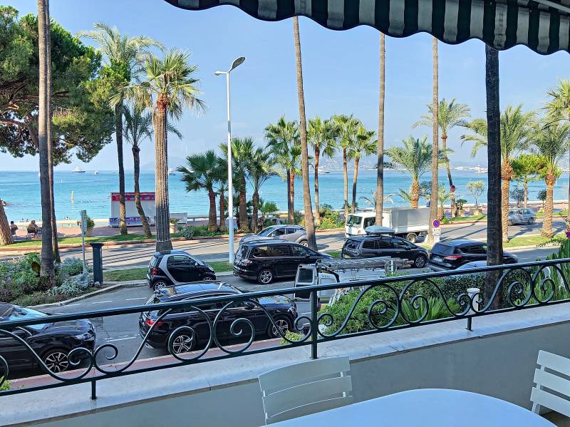 2P CANNES CROISETTE TERRASSE VUE MER