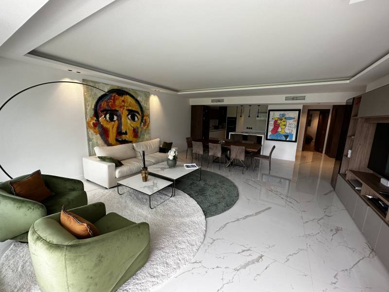 CANNES - CROIX DES GARDES 5P REZ DE JARDIN