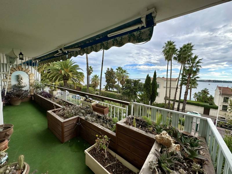 À vendre : appartement 3 pièces traversant à rafraîchir, 110 m², vue mer, Cannes Basse Californie