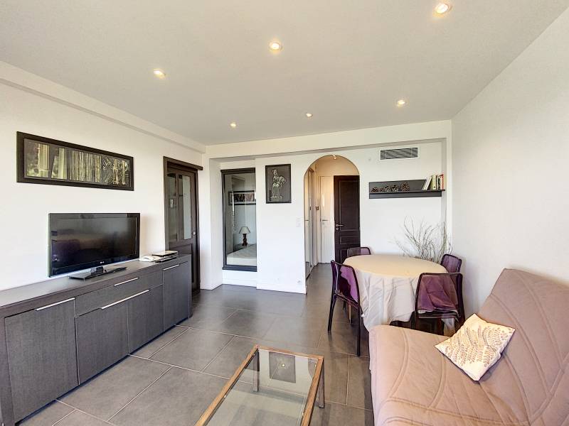 2P CANNES CROISETTE TERRASSE VUE MER