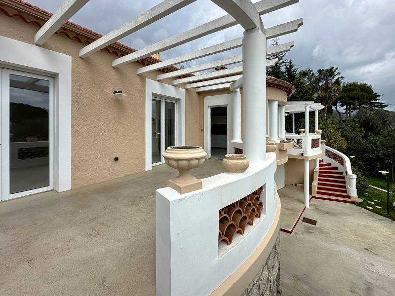 ANTIBES MAGNIFIQUE VILLA 10 PIECES